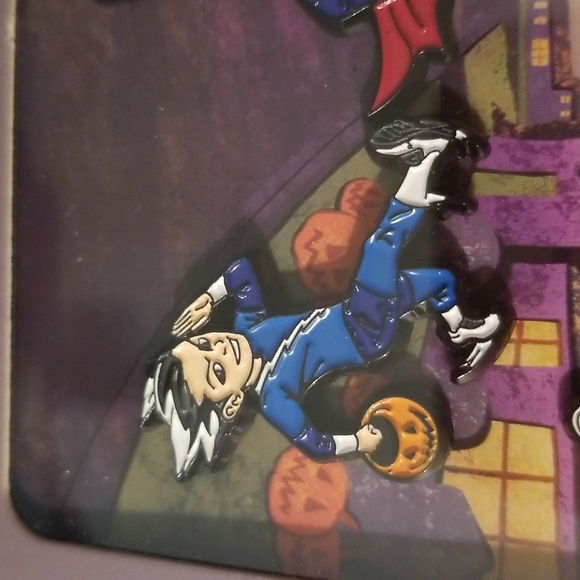 Brand new in box Wanda vision 6 pin set by Marvel Studios - Picture 7 of 7